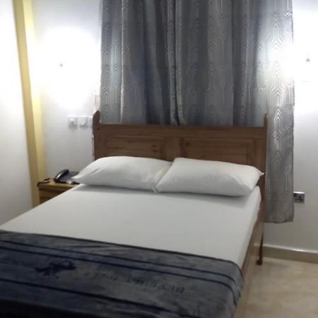 Baffour Studio Kumasi Extérieur photo